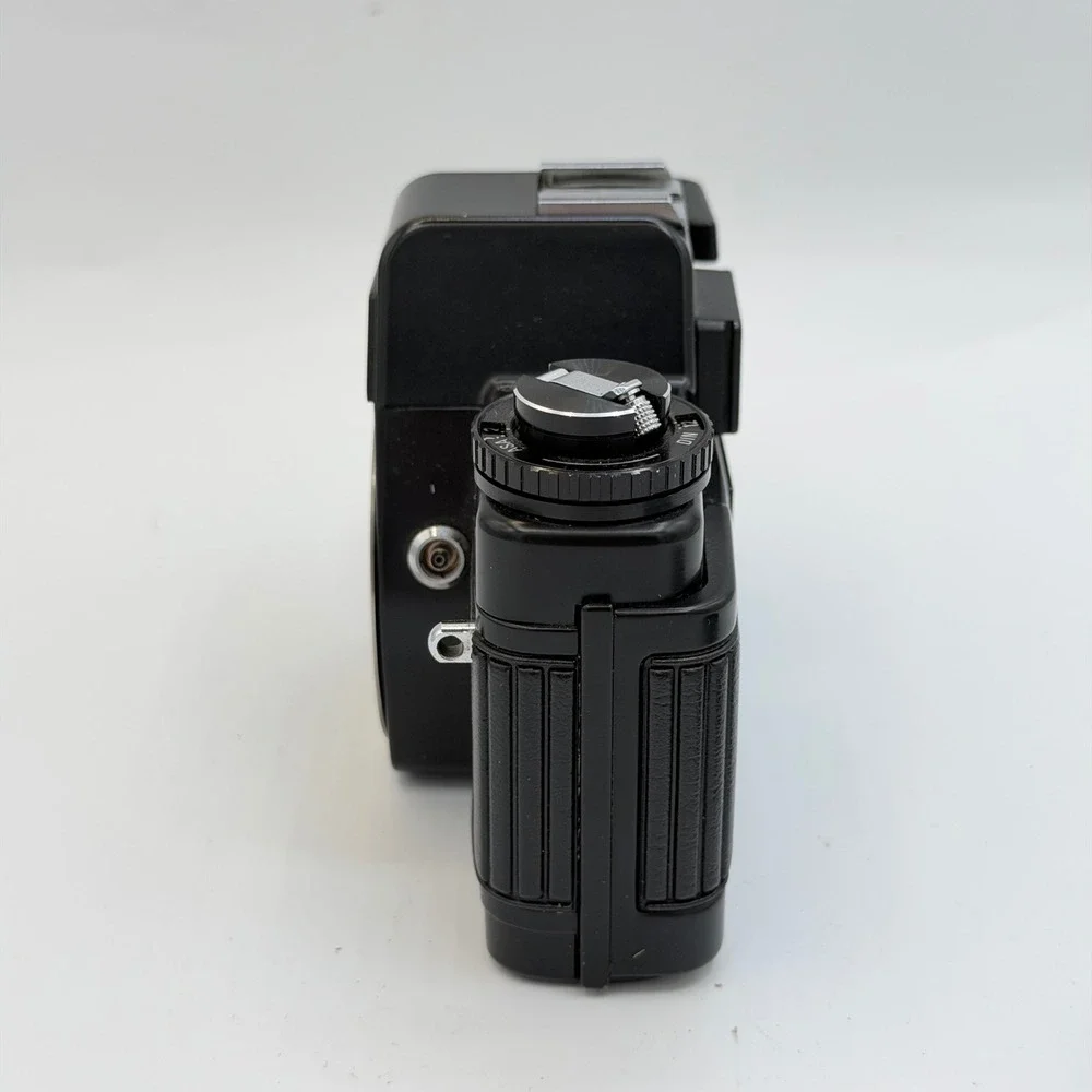 Praktica B100 Electronic 35mm SLR Film Camera Body Pentacon Black Made in GDR